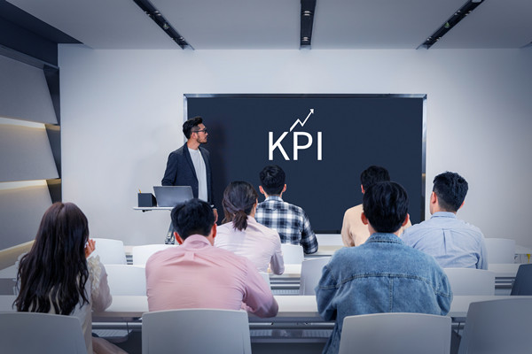 薪酬調(diào)整策略：依據(jù)市場變化，靈活調(diào)整薪酬體系