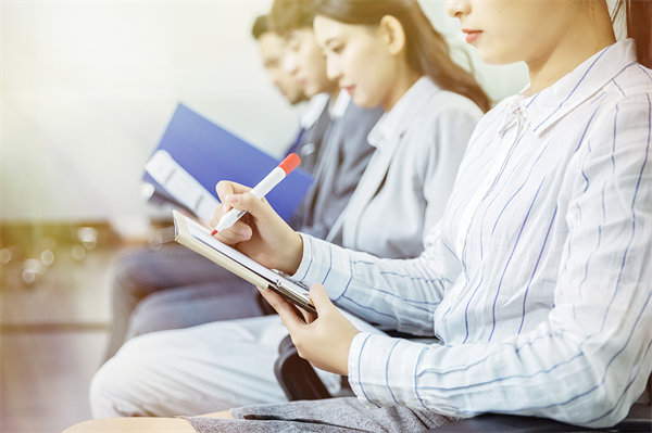 人才挖掘與選拔：全面評(píng)估候選人能力，選拔優(yōu)秀人才