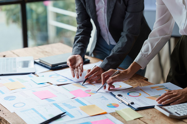 精準(zhǔn)制造業(yè)管理，提升生產(chǎn)效率，降低運(yùn)營成本