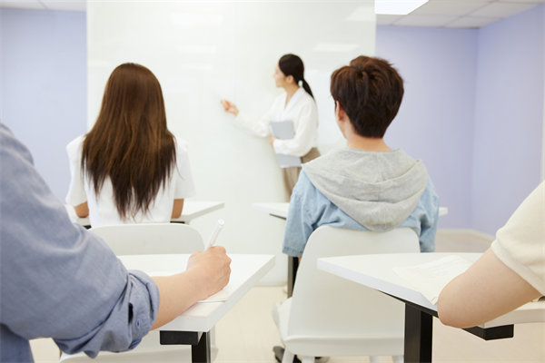 精益生產是制造業(yè)的思想，適合用于其他行業(yè)么？