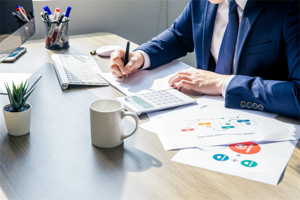 如何科學(xué)設(shè)定年度經(jīng)營目標(biāo)以引領(lǐng)企業(yè)穩(wěn)健增長？