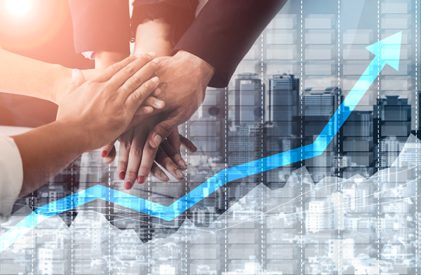 績(jī)效管理中，如何有效溝通反饋以促進(jìn)員工成長(zhǎng)？