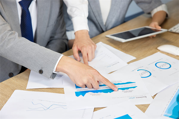 如何制定有效的市場(chǎng)營(yíng)銷計(jì)劃以驅(qū)動(dòng)年度銷售目標(biāo)達(dá)成？