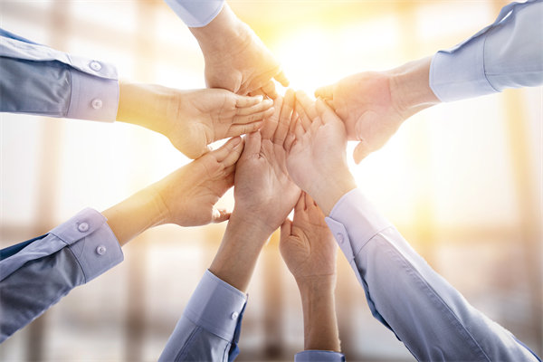 企業(yè)文化重塑：咨詢?nèi)绾瓮诰虿⑺茉旌诵膬r值？