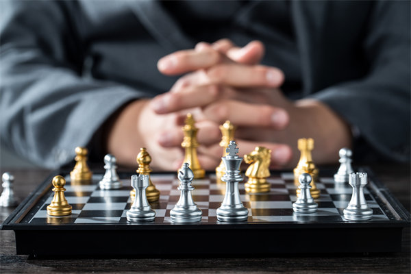 靈活調整企業(yè)戰(zhàn)略，應對市場變化實現(xiàn)穩(wěn)健發(fā)展