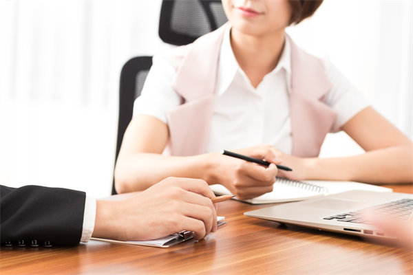 如何平衡員工工作與生活的界限，增強工作滿意度？