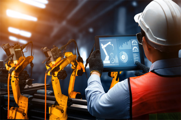 以科技創(chuàng)新驅(qū)動產(chǎn)業(yè)發(fā)展，傳統(tǒng)制造業(yè)如何數(shù)字化轉(zhuǎn)型？