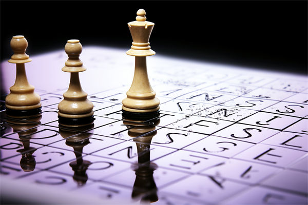 集團(tuán)管控中，如何確保子公司戰(zhàn)略與集團(tuán)目標(biāo)一致？