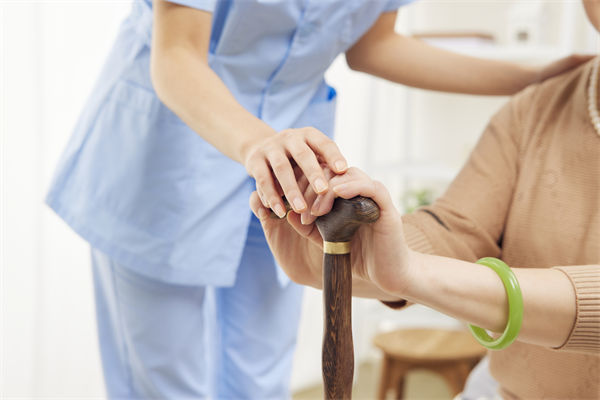 多家藥企叫停創(chuàng)新藥研發(fā)項目，關聯(lián)行業(yè)需要戰(zhàn)略調整？