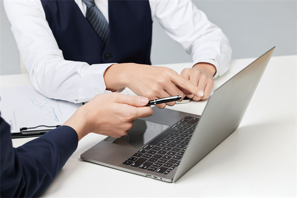 如何通過績效咨詢提升企業(yè)的整體運營效率？