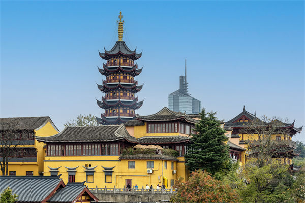 南京戰(zhàn)略咨詢公司如何助力企業(yè)實(shí)現(xiàn)長(zhǎng)遠(yuǎn)發(fā)展？