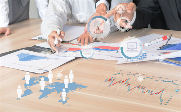 在制定年度經(jīng)營(yíng)計(jì)劃時(shí)，如何考慮行業(yè)趨勢(shì)和政策影響？