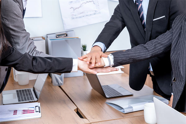 內(nèi)部矛盾重重，管理咨詢?nèi)绾沃χ亟ê椭C高效組織？