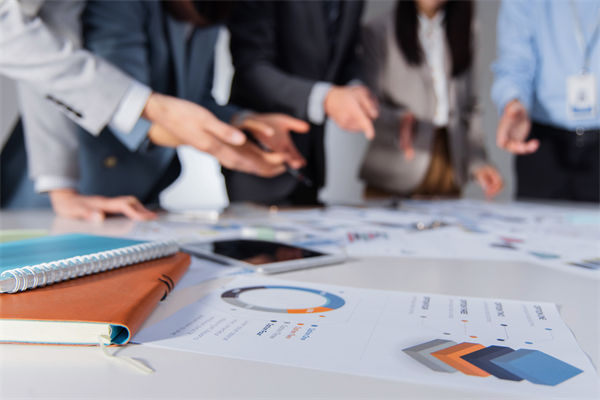 績效溝通形同虛設(shè)，績效咨詢?nèi)绾未罱ㄌ拐\交流橋梁？