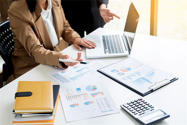 薪酬與市場(chǎng)脫節(jié)，員工抱怨不斷，如何對(duì)標(biāo)市場(chǎng)調(diào)薪？