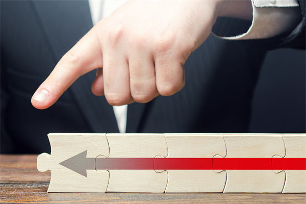 戰(zhàn)略執(zhí)行層層衰減，集團(tuán)管控如何確保目標(biāo)精準(zhǔn)落地？