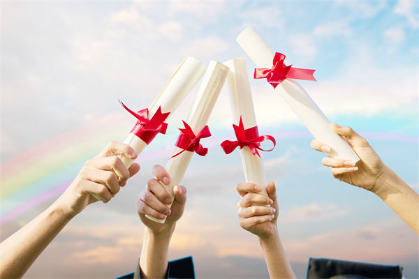 企業(yè)文化分析：錄取通知書加廣告，涉事學校被約談