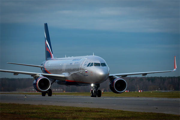 數(shù)十架中資公司飛機(jī)被扣俄羅斯，戰(zhàn)略咨詢?cè)趺纯矗? /></a></div>
                    <div   id=